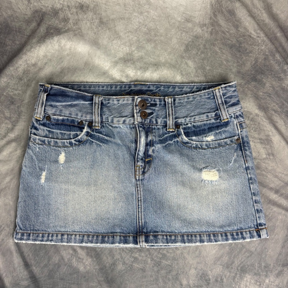 American Eagle Womens Distressed Denim Mini Skirt Light Wash Size 8 Vintage Y2K